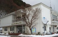 粟島浦村役場の外観写真