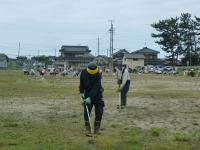 平成26年度小学校草刈り作業　作業実施中の様子