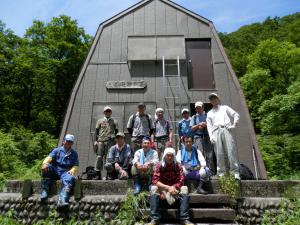 朝日連峰登山道三面避難小屋