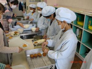 まちづくりコロッケ学校給食に登場