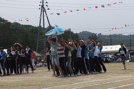 平成28年度運動会　浮き輪送り競走