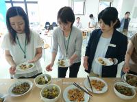 試食会の様子①