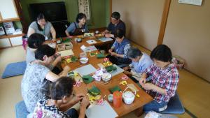 地域の茶の間シルクフラワー作成