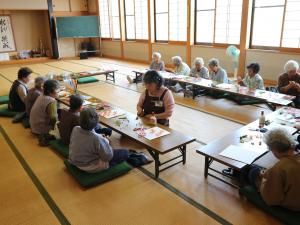 地域の茶の間シルクフラワー製作体験