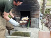 自作の窯で焼きたてピザ