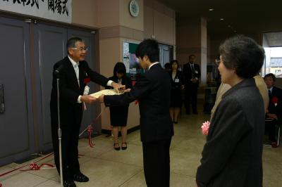 笑顔の表彰式