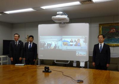 ＴＶ会議システムでの中継の様子（日本下水道事業団本社）