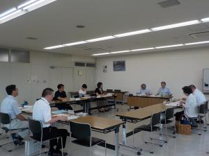 地域密着型サービス運営委員会の会議の様子