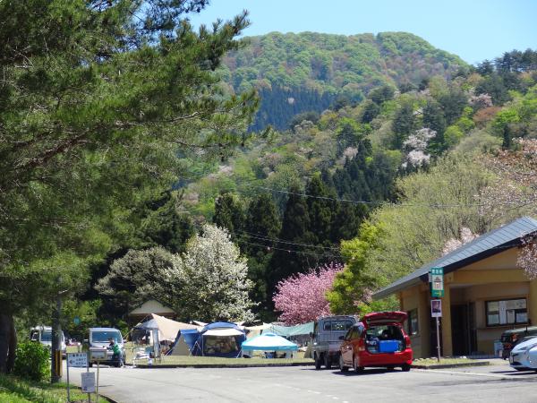 南大平山とキャンプ場