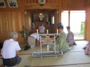 神社での奉納の様子