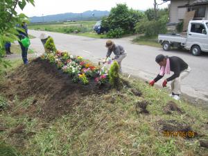 植栽を行う住民の様子