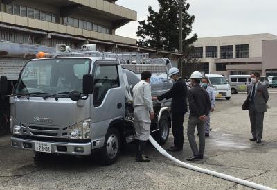 加圧式給水タンク車