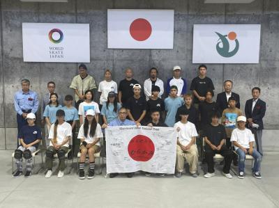 合宿に参加した選手たちと集合写真