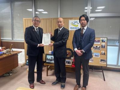村上市健康づくり推進対策委員会より答申書が手交されました