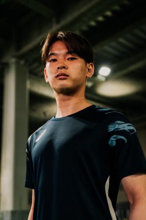 本間至恩　写真