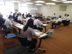 会議斜め写真
