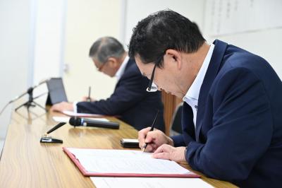 新潟県産業廃棄物処理等の協力に関する協定締結式①
