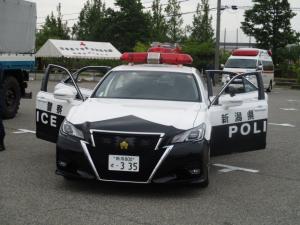 警察車両