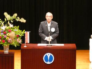 会長挨拶をする高橋村上市長