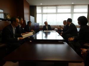 吉岡事務次官への要望の様子
