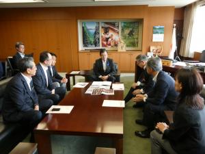 堂故副大臣への要望の様子