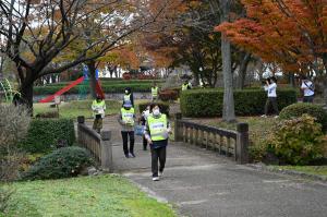 鮭公園からイヨボヤ会館へ避難する様子