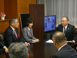 吉岡国土交通事務次官との面会の様子