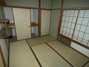 村上市瀬波温泉2丁目の和室