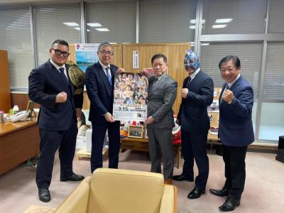 新潟プロレスの皆さんが来庁されました