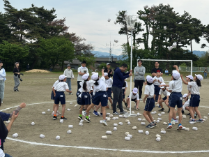 令和7年平林小学校運動会　白組玉入れ