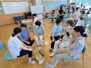 かみはやし大学の皆さん休憩中