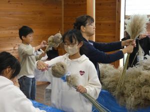 ススキでふくろう作り