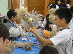 ススキでふくろう作り11　もうすぐ完成