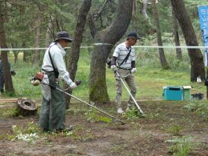 お幕場草刈り中