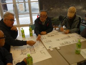 運営ゲームをする様子Ｅチーム