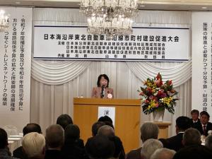 意見発表をする川村和子氏