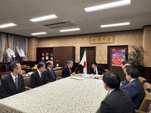 財務副大臣への要望の様子