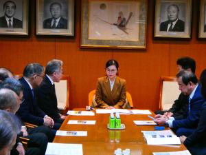 自民党国土交通部会長へ要望の様子