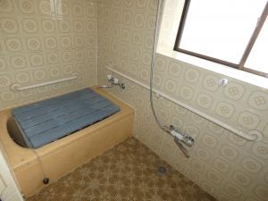 村上市大欠の浴室