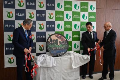 県内初！下水道マンホール蓋広告①