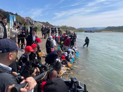 三面川さけ・ます稚魚放流式②