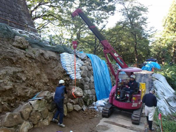 黒門跡石垣解体状況