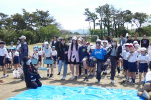 スリッパを飛ばしている様子4