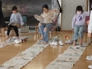 新聞紙巻き巻き