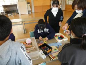 しおり製作中2