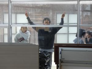 雪には負けないぜピース