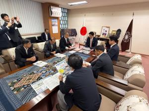 自民党小林政調会長への要望の様子