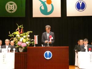 新潟県知事代理新保村上地域振興局長のあいさつの様子
