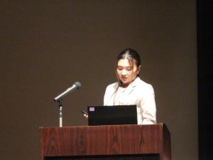 夕陽コミュニティ阿部氏による道の駅あつみの進捗状況説明の様子