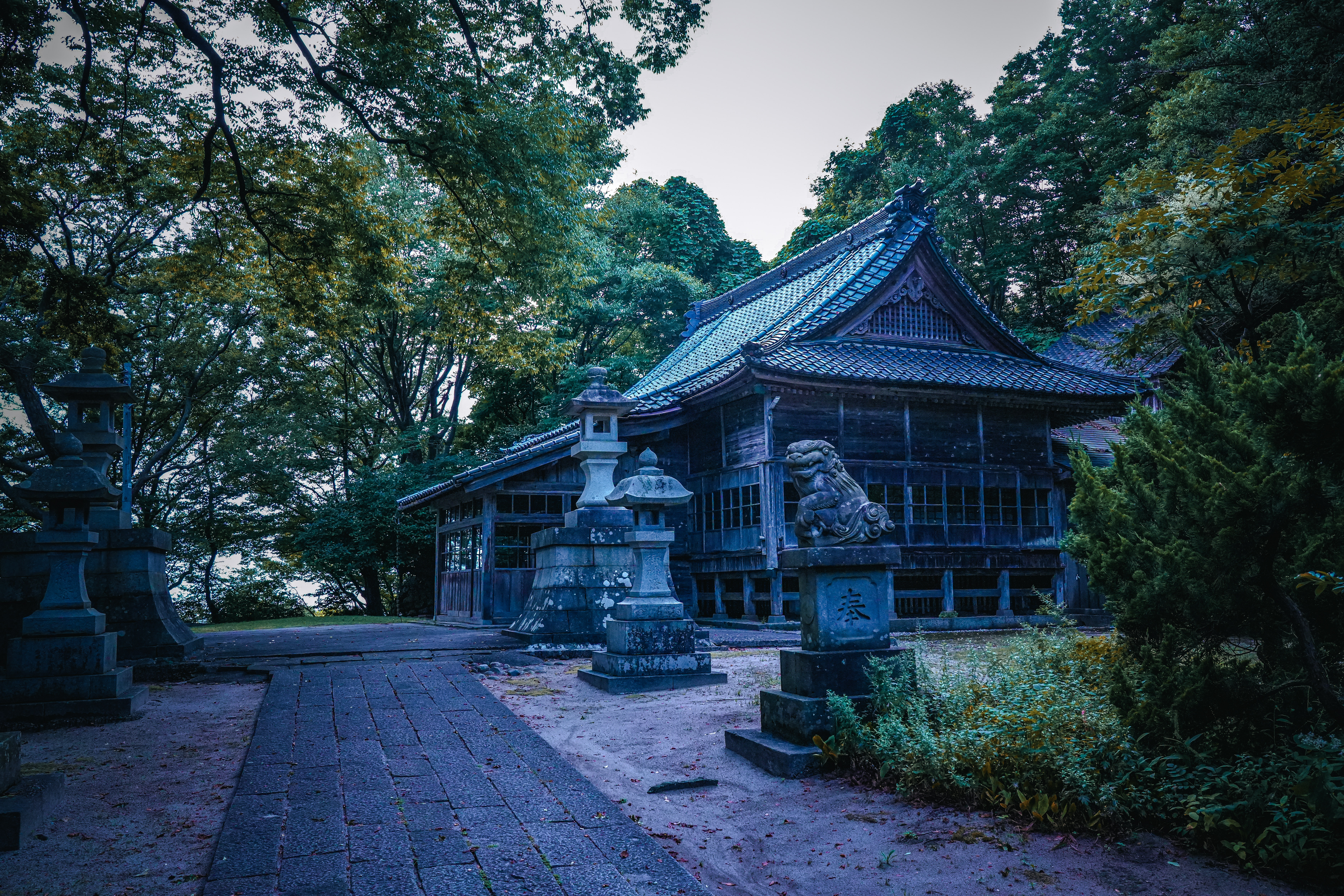 石船神社本殿と大鳥居